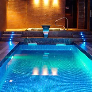 4* Hotel Acacias &